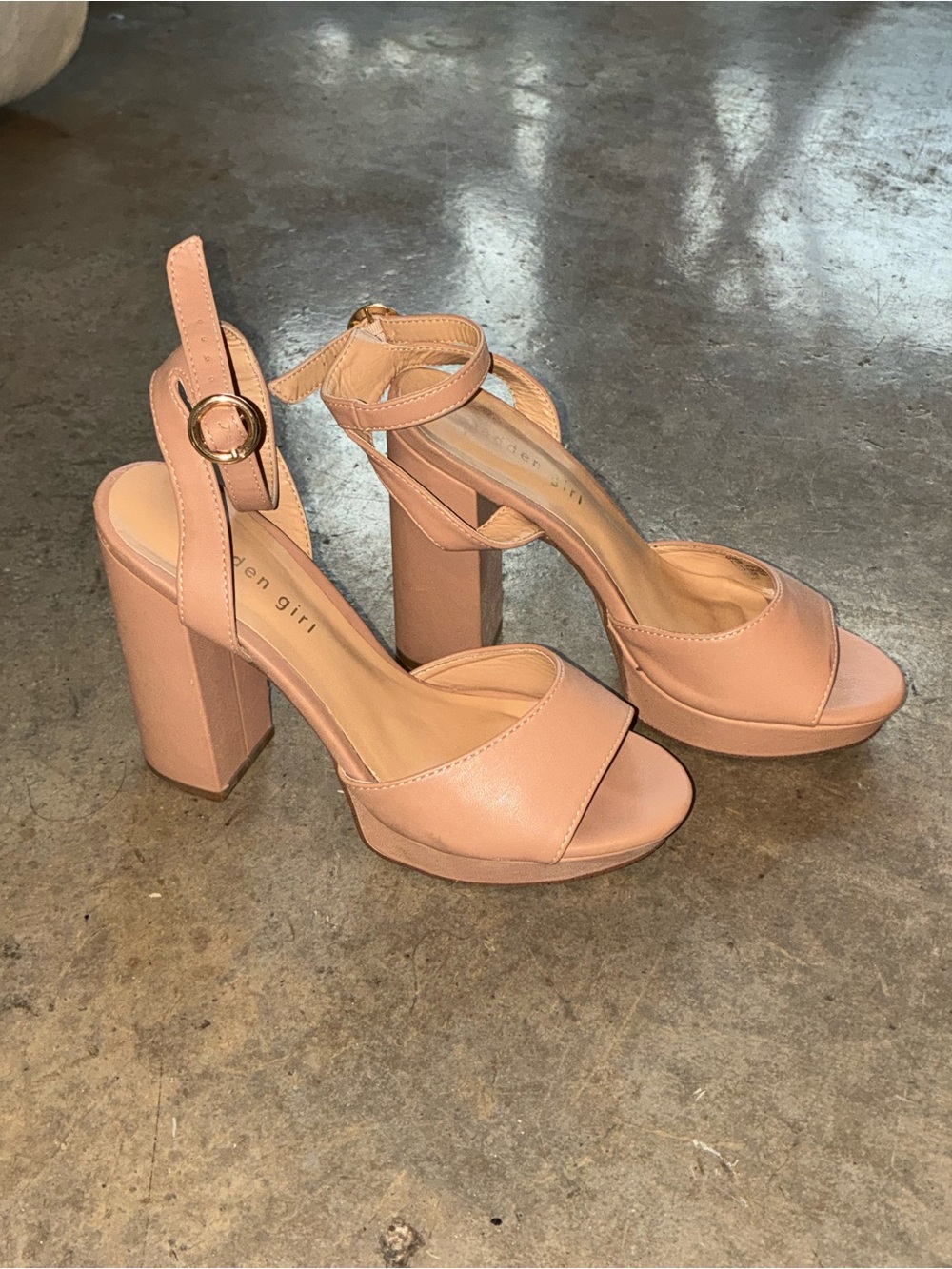 Steve Madden Tan Taupe Platform Block Heel Sandals - size 8